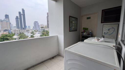 Large Condo Sukhumvit 61 Sale Ekkamai