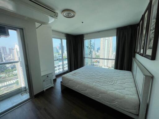 Condo for Rent at Silom Suite Condominium