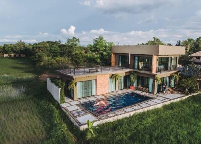 Pool Villa with A Beautiful 180-Degree View Over Rice Paddies