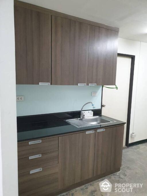 Commercial for Rent in Khlong Ton Sai