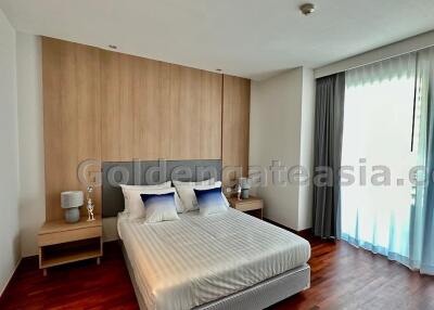 Modern 4-Bedrooms plus study room on high floor - Sukhumvit 24 (Phrom Phong BTS)