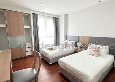 Modern 4-Bedrooms plus study room on high floor - Sukhumvit 24 (Phrom Phong BTS)