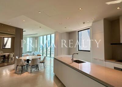 Modern kitchen with dining area and floor-to-ceiling windows