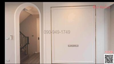 Bright entrance hallway with arched doorway and modern finishes