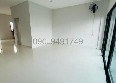 Spacious and brightly lit unfurnished living room with large window