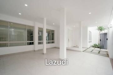 Luxury 4-Bed Detached Home in Watthana, Bangkok