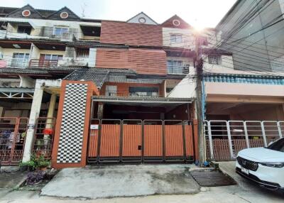 Townhouse for Rent, Sale at Waratthon Ville