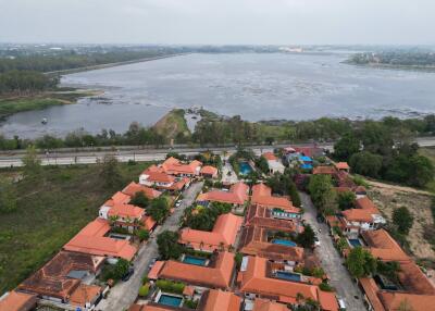 บ้านหลังนี้มี 3 ห้องนอน  อยู่ในโครงการชื่อ Siam Lake View  ตั้งอยู่ที่