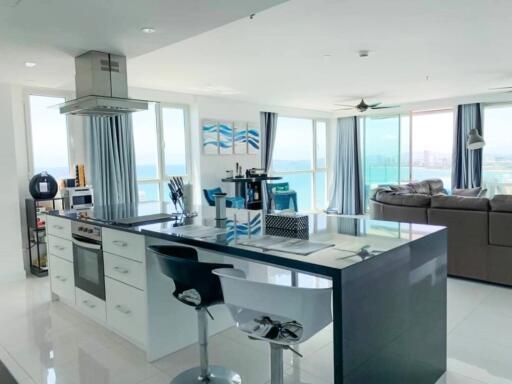 Corner unit with 3 bedrooms and amazing ocean view