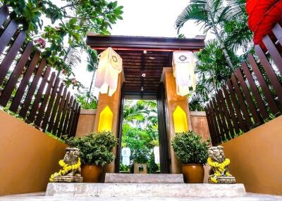 Beautiful Thai Bali studio with garden view
