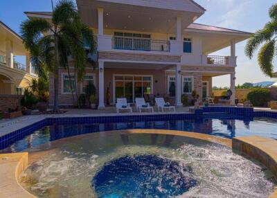 Hua Hin Palm Village: 2 Storey 6 Bedroom Pool Villa