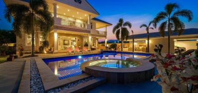 Hua Hin Palm Village: 2 Storey 6 Bedroom Pool Villa