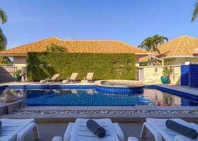 Hua Hin Palm Village: 2 Storey 6 Bedroom Pool Villa