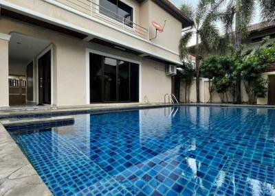 3 Bedrooms 250 SQ.M Pool Villa at Pattaya