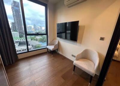 2 bed Condo in Ideo Q Sukhumvit 36 Khlongtan Sub District C020925