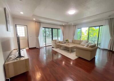 3 bed Condo in PR Home II Khlong Tan Nuea Sub District C020924