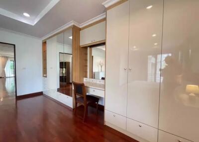 3 bed Condo in PR Home II Khlong Tan Nuea Sub District C020924