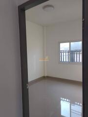 3 Bedrooms Townhouse East Pattaya H011740