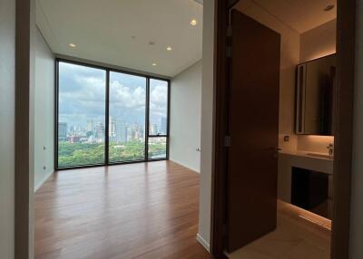 Spacious room with large window providing a city view and ample natural light