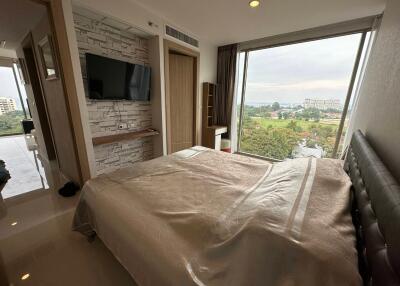 Spacious Bedroom with Natural Light and Panoramic View