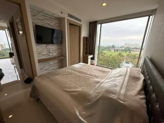 Spacious Bedroom with Natural Light and Panoramic View