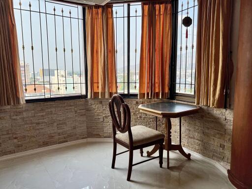 Spacious room for rent at Nakornping Condo