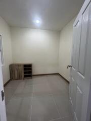 Townhouse for Rent at Golden Town RuamChok