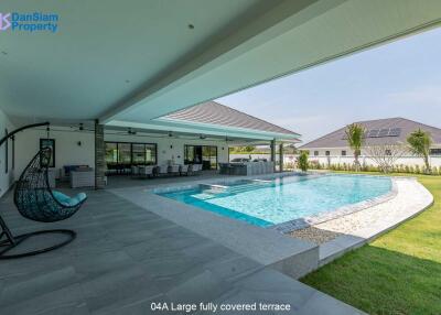 High-end 4-Bedroom Pool Villa on Large Land at Parkland