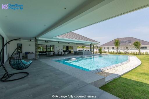 High-end 4-Bedroom Pool Villa on Large Land at Parkland