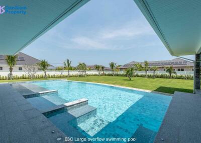 High-end 4-Bedroom Pool Villa on Large Land at Parkland