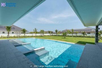 High-end 4-Bedroom Pool Villa on Large Land at Parkland