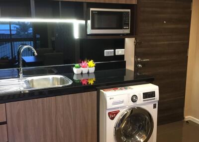 1-BR Condo at Focus Ploenchit near BTS Nana