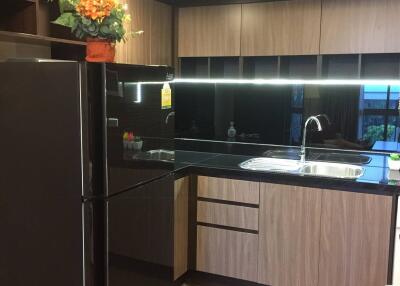 1-BR Condo at Focus Ploenchit near BTS Nana