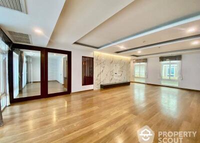 3-BR Condo at Wattana Suite Condominium near BTS Nana