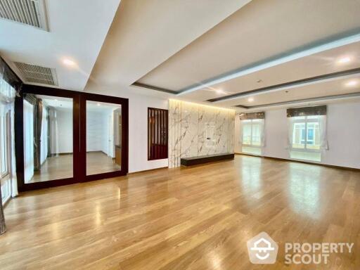 3-BR Condo at Wattana Suite Condominium near BTS Nana