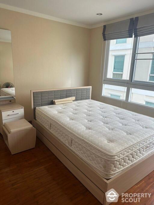 2-BR Condo at Baan Siri Sathorn Yenakard Condominium near MRT Khlong Toei