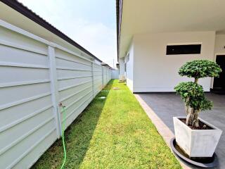 3 Bedrooms Villa / Single House in Panalee Banna Huay Yai H011744