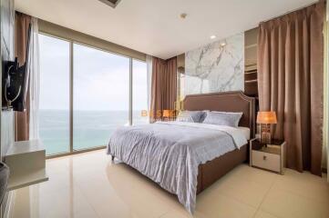 3 Bedrooms Condo in The Riviera Wong Amat Beach Wongamat C011742