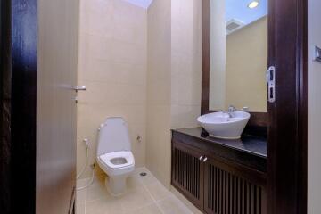 Modern bathroom with sleek finishes and fixtures