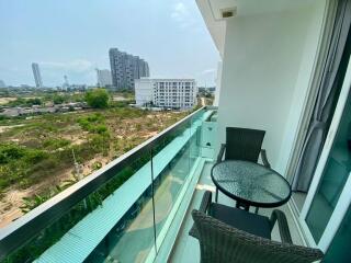 Balcony with urban view featuring a chair and a table