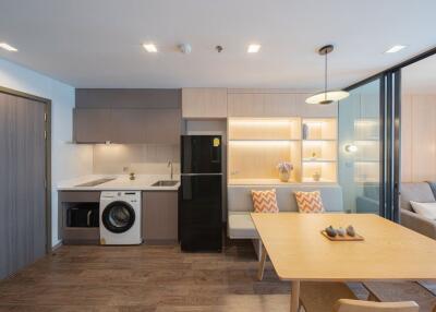 Modern kitchen with combined dining area featuring an open layout with up-to-date appliances