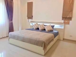 Modern bedroom with a neatly made bed and elegant decor