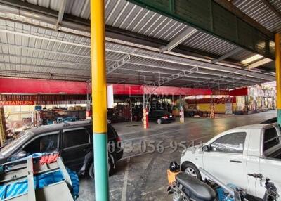 Spacious commercial area with vehicles and workshop equipment