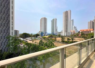 1 Bedroom Condo in The Riviera Wong Amat Beach Wongamat C011509