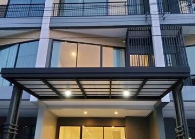 Townhouse for Sale at Nalin Grand Avenue