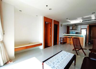 Corner unit with 2 bedrooms and balcony for sale