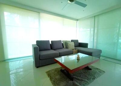 Spacious 3-bedroom condo in Wongamat