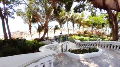 Large 2 bedroom Condo with Wongamat Beach view