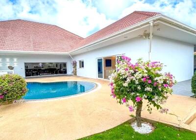 Luxurious 4-bedroom poolvilla in East Pattaya