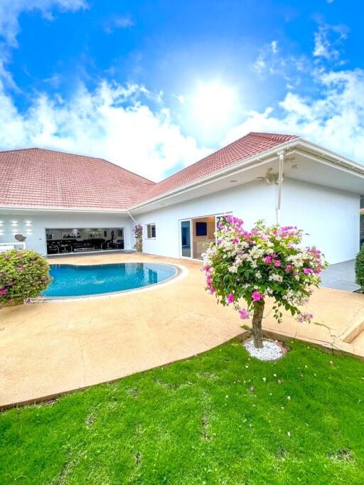 Luxurious 4-bedroom poolvilla in East Pattaya